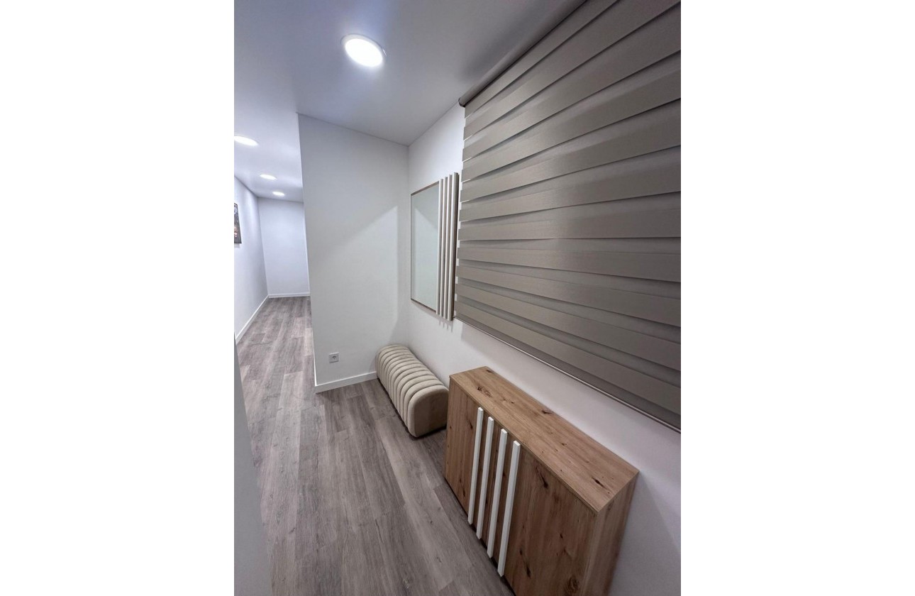 Resale - Apartment / flat - Torrevieja - Estacion de autobuses