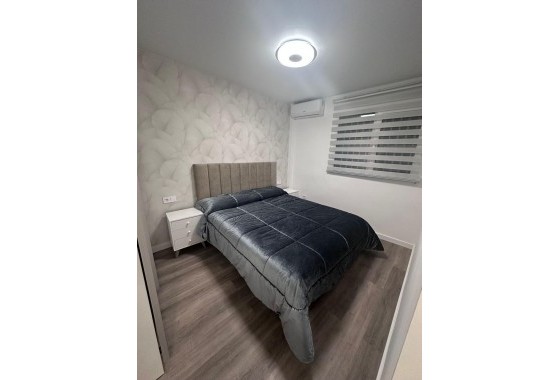 Resale - Apartment / flat - Torrevieja - Estacion de autobuses