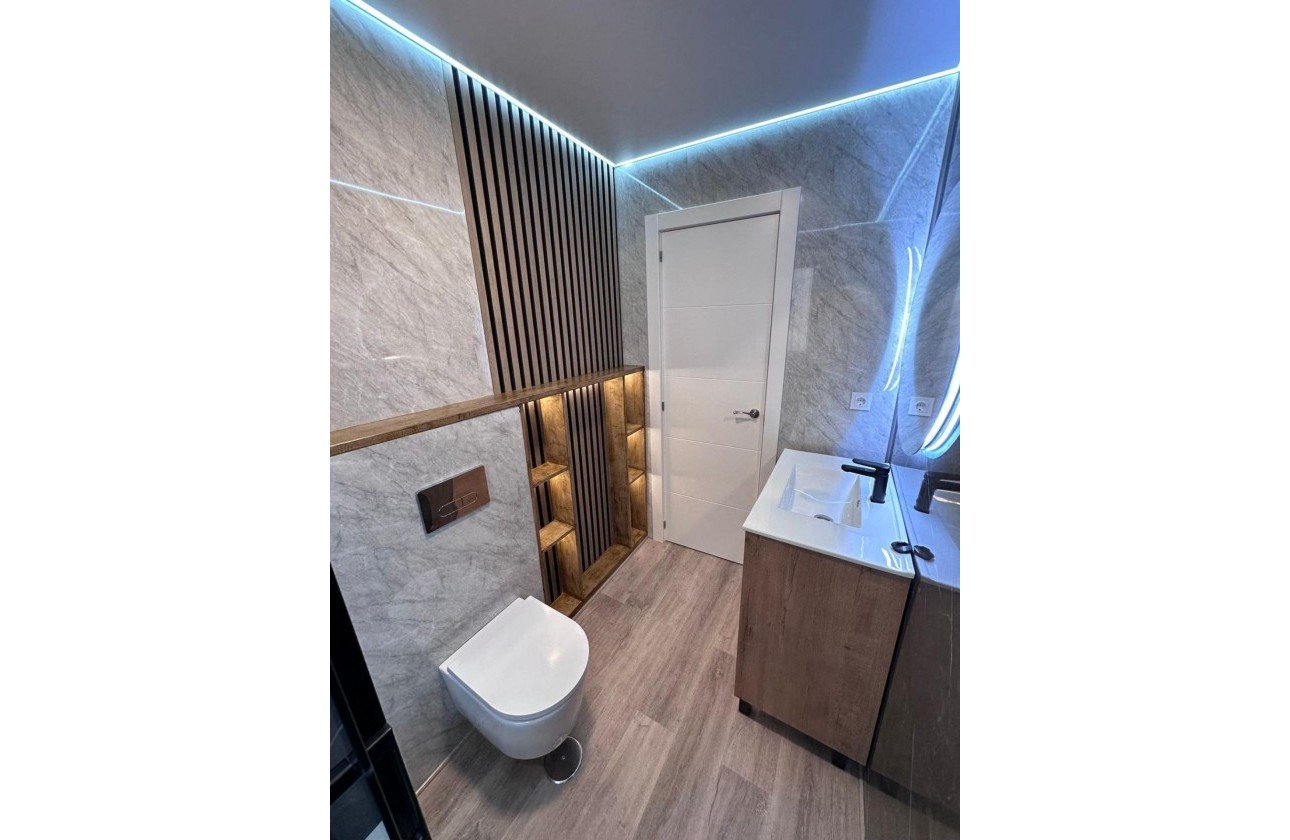 Resale - Apartment / flat - Torrevieja - Estacion de autobuses