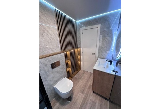 Resale - Apartment / flat - Torrevieja - Estacion de autobuses