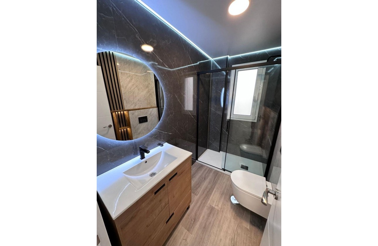 Resale - Apartment / flat - Torrevieja - Estacion de autobuses