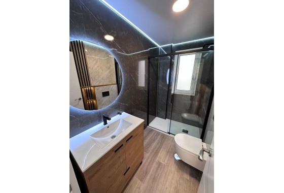 Resale - Apartment / flat - Torrevieja - Estacion de autobuses
