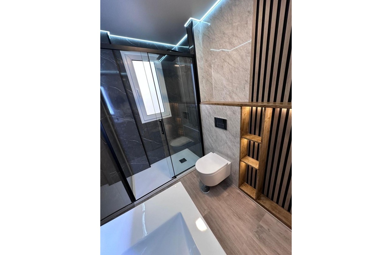 Resale - Apartment / flat - Torrevieja - Estacion de autobuses