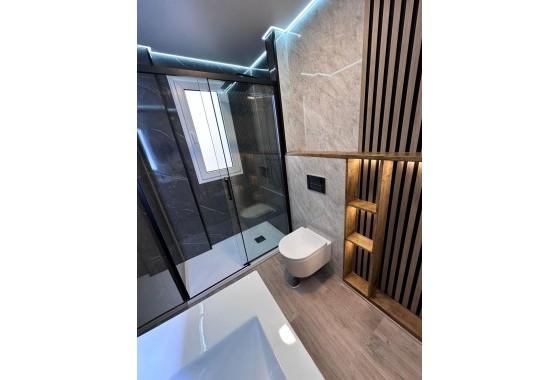 Resale - Apartment / flat - Torrevieja - Estacion de autobuses
