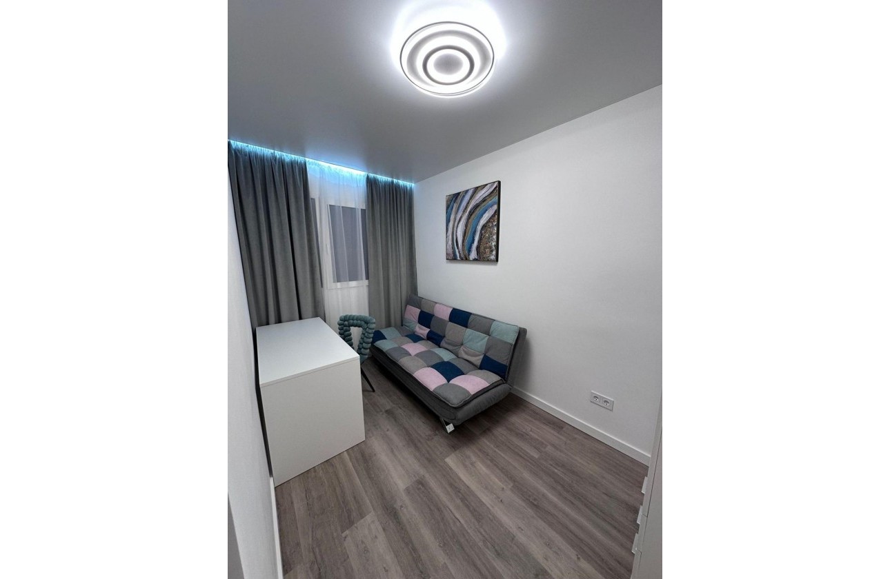 Resale - Apartment / flat - Torrevieja - Estacion de autobuses