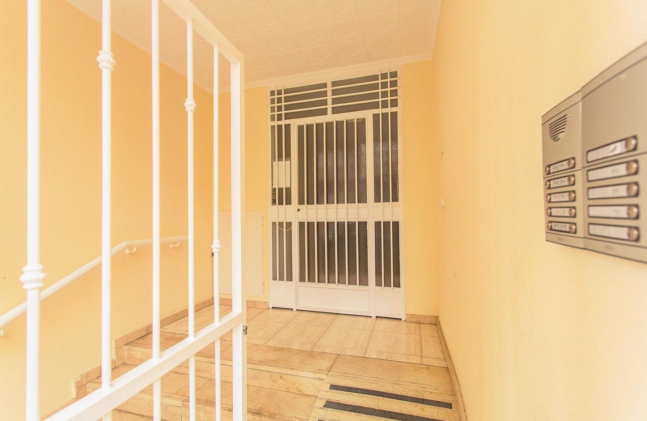 Resale - Apartment / flat - Torrevieja - Playa del Cura