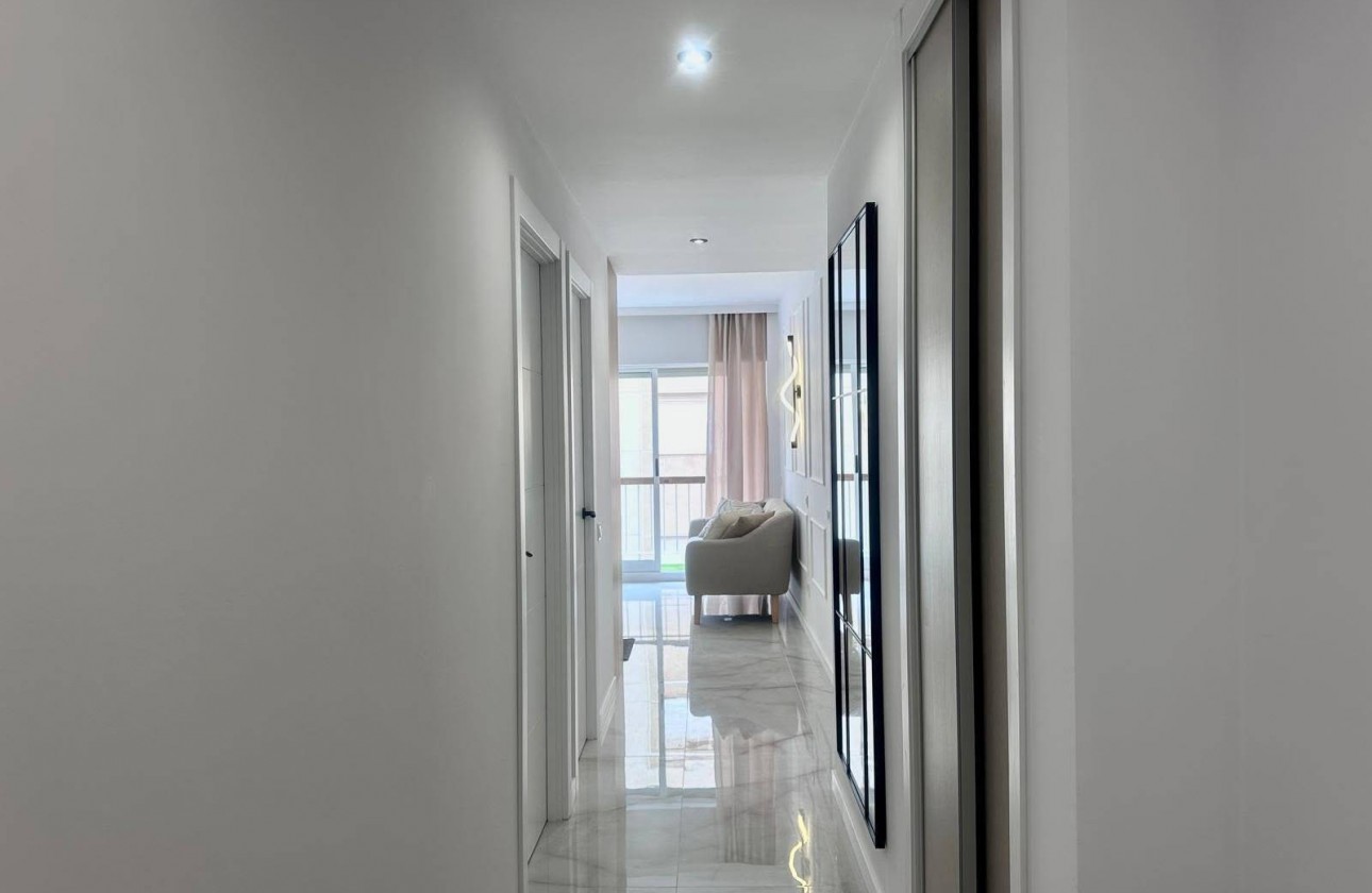 Resale - Apartment / flat - Torrevieja - Estacion de autobuses