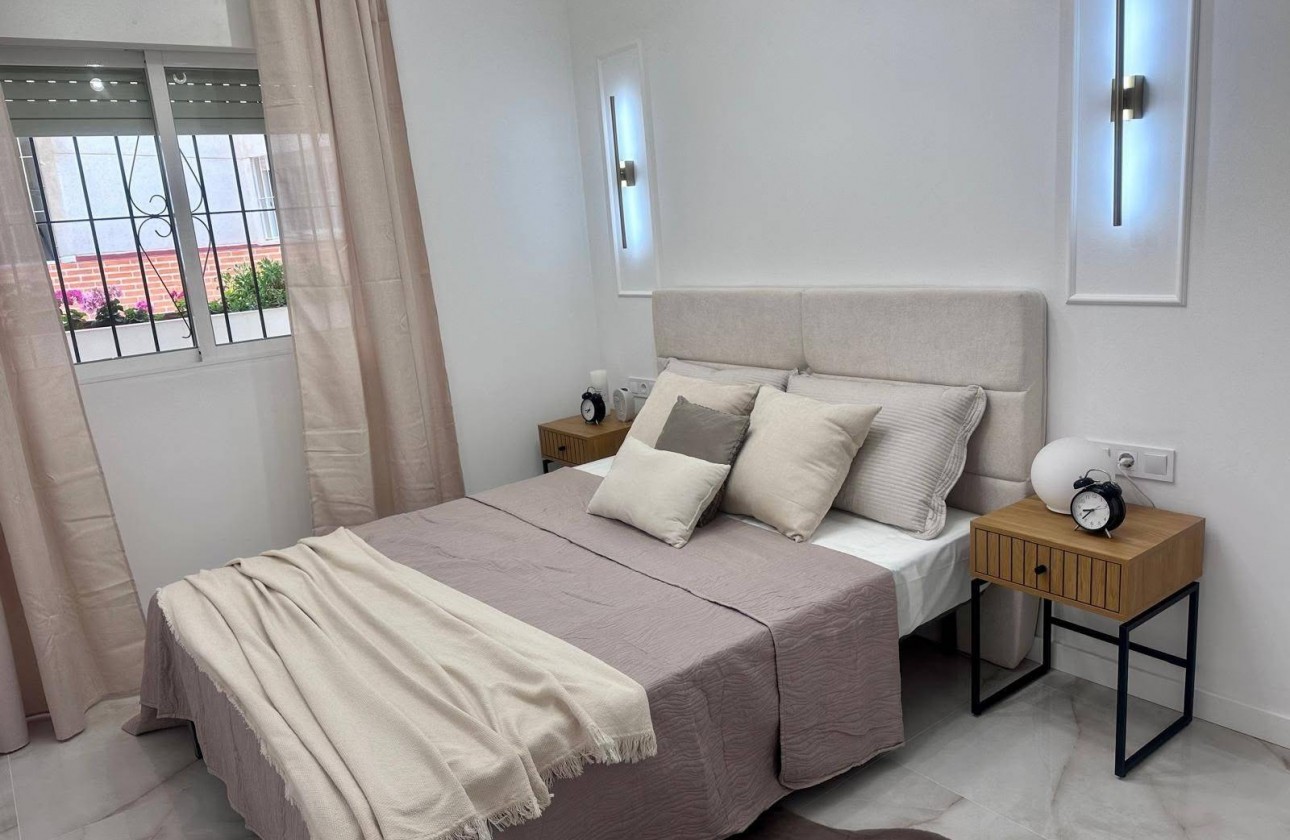 Resale - Apartment / flat - Torrevieja - Estacion de autobuses
