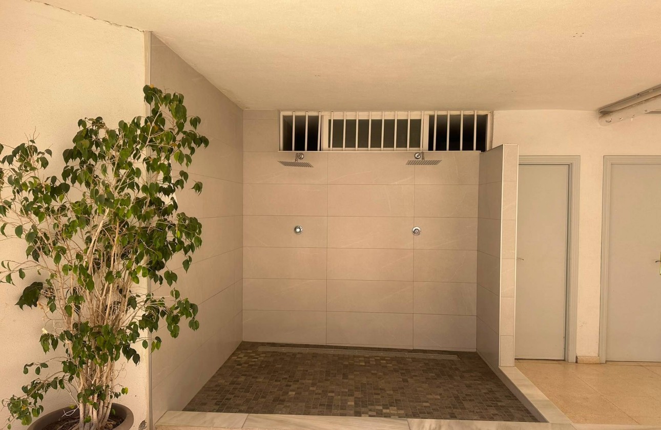 Resale - Apartment / flat - Torrevieja - Estacion de autobuses