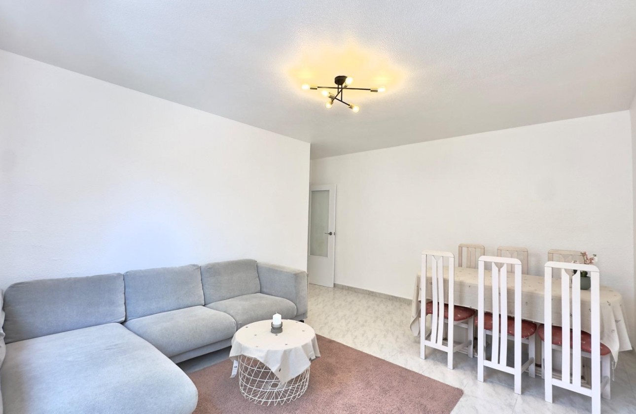 Resale - Apartment / flat - Torrevieja - Estacion de autobuses