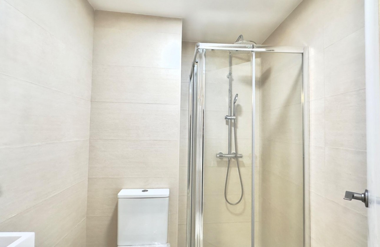 Resale - Apartment / flat - Torrevieja - Estacion de autobuses