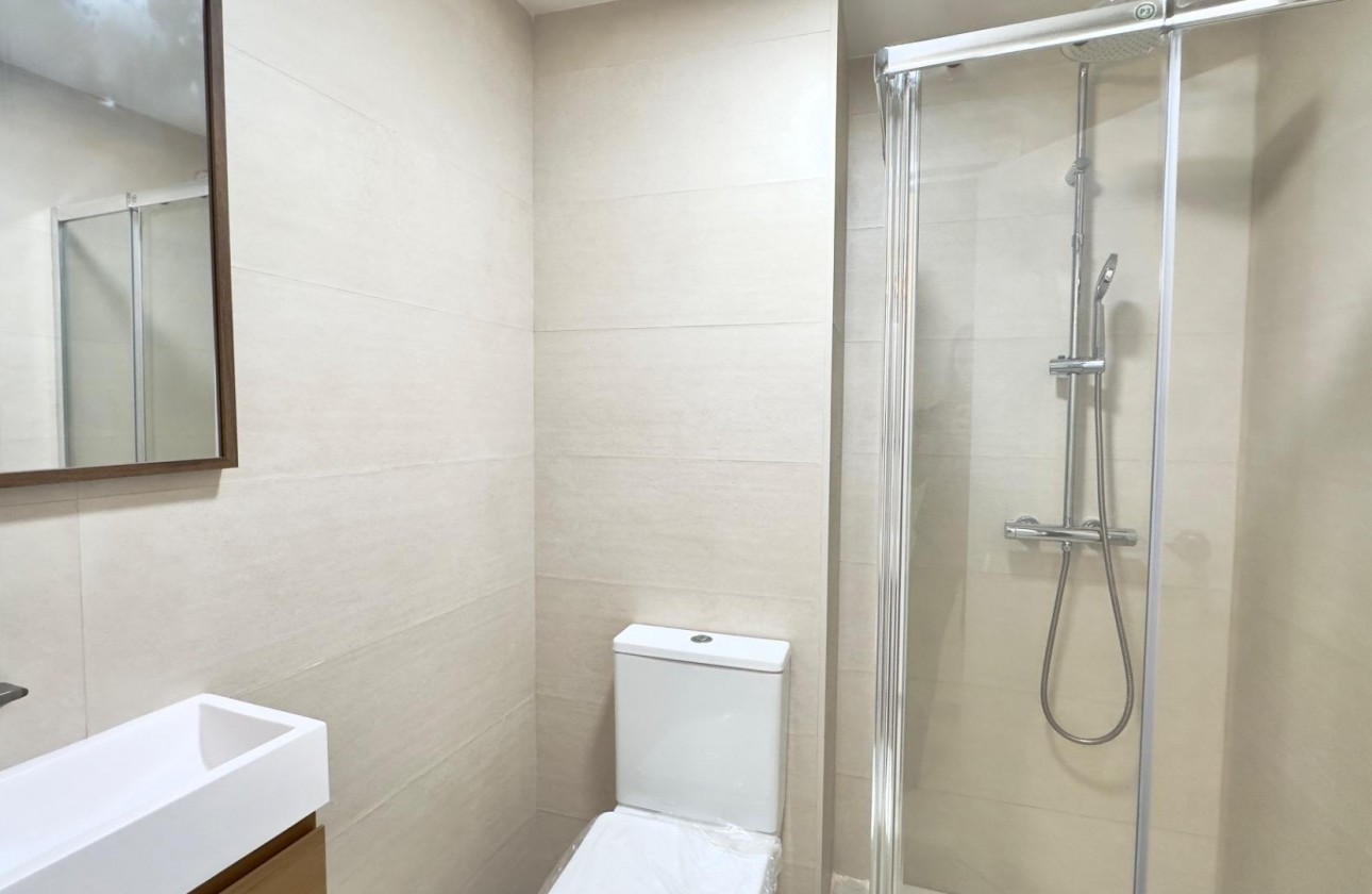 Resale - Apartment / flat - Torrevieja - Estacion de autobuses