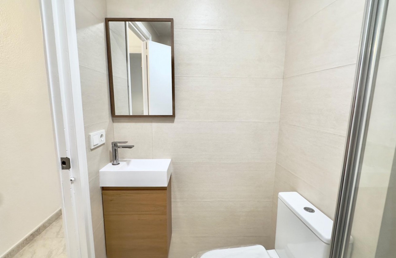 Resale - Apartment / flat - Torrevieja - Estacion de autobuses