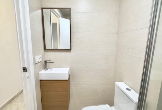 Resale - Apartment / flat - Torrevieja - Estacion de autobuses