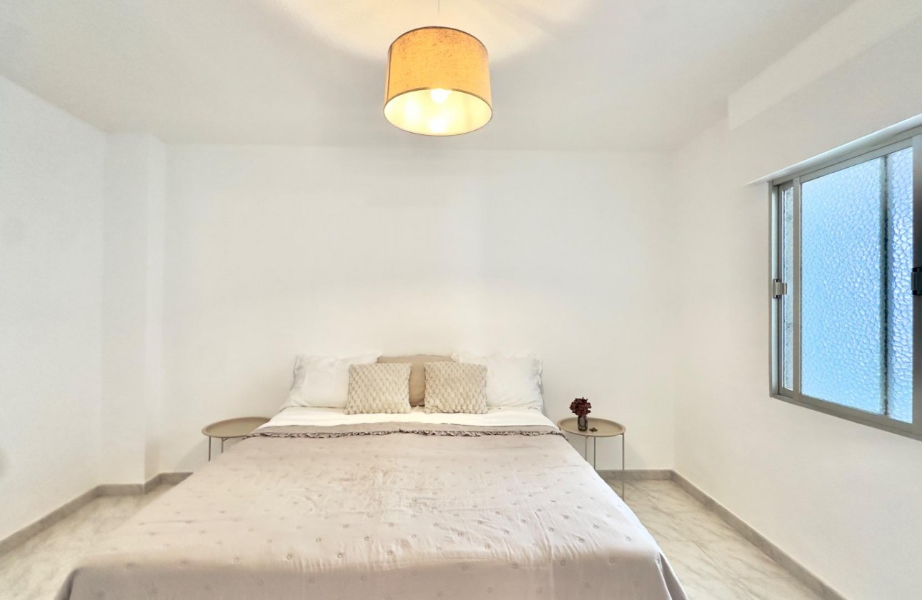 Resale - Apartment / flat - Torrevieja - Estacion de autobuses