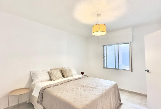 Resale - Apartment / flat - Torrevieja - Estacion de autobuses