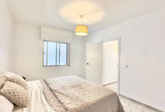 Resale - Apartment / flat - Torrevieja - Estacion de autobuses