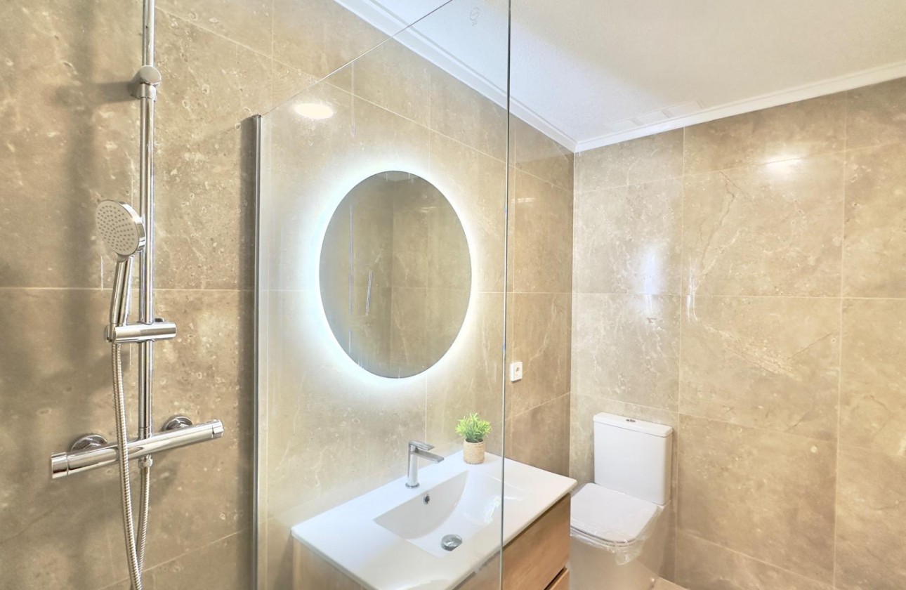 Resale - Apartment / flat - Torrevieja - Estacion de autobuses