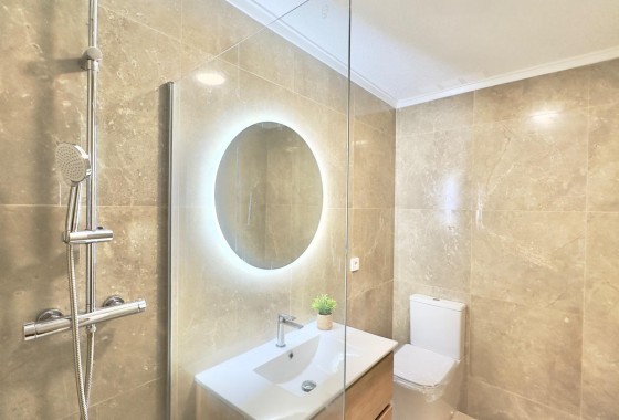 Resale - Apartment / flat - Torrevieja - Estacion de autobuses