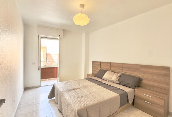 Resale - Apartment / flat - Torrevieja - Estacion de autobuses