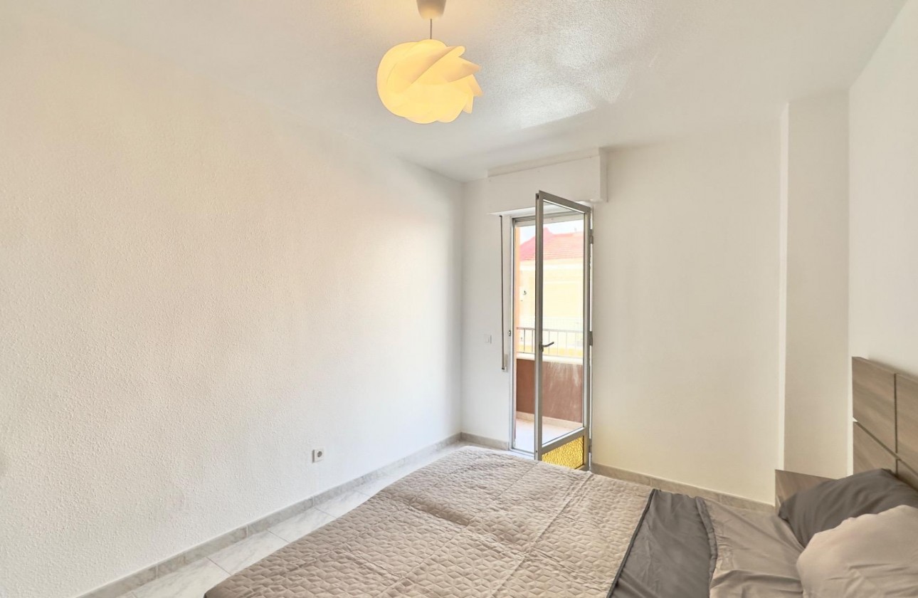 Resale - Apartment / flat - Torrevieja - Estacion de autobuses