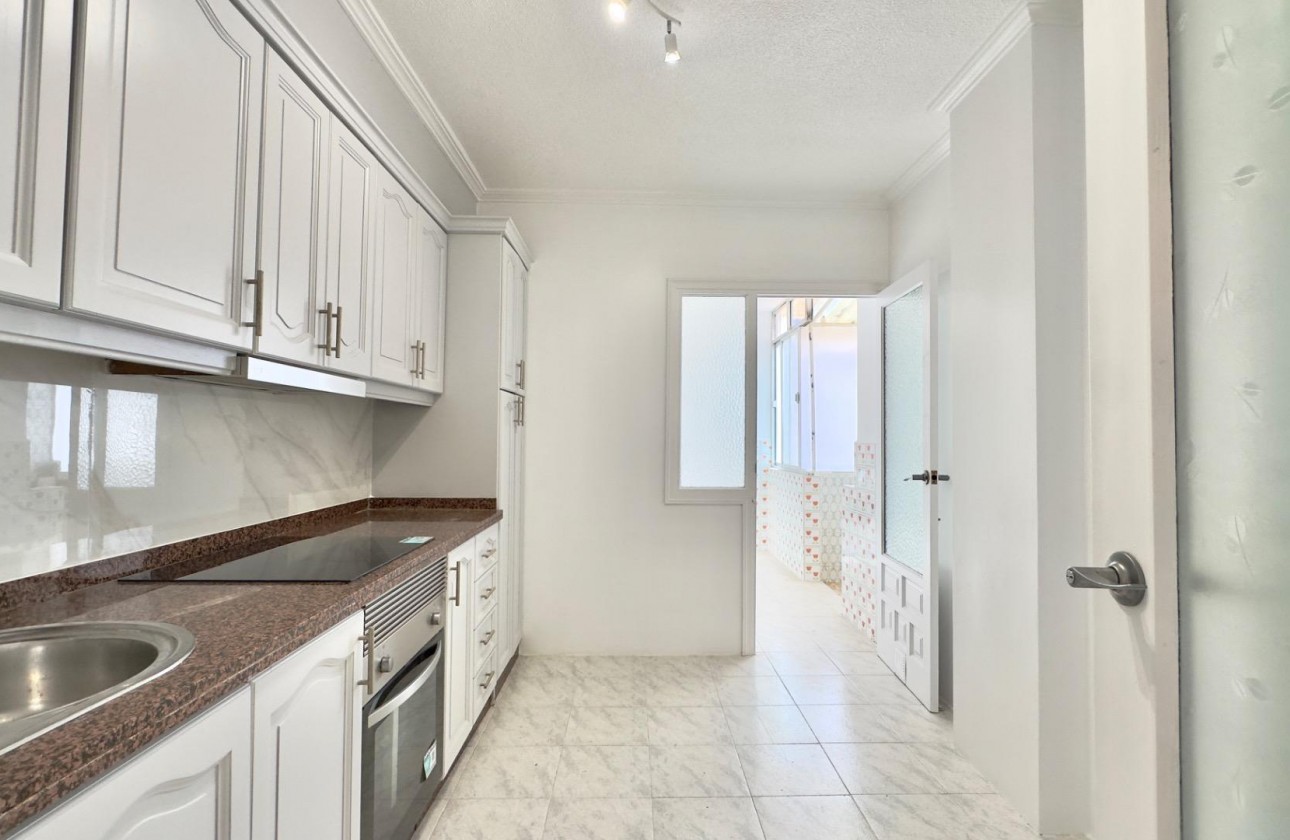 Resale - Apartment / flat - Torrevieja - Estacion de autobuses