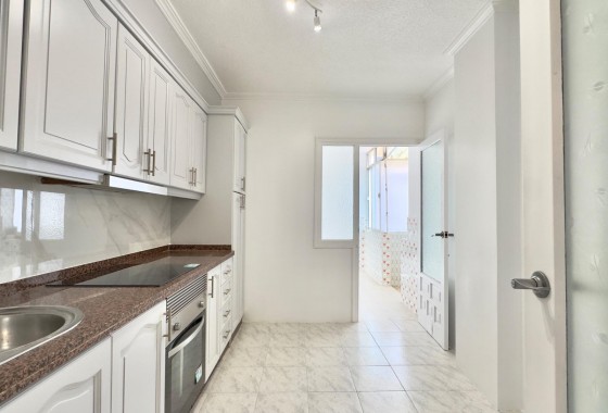 Resale - Apartment / flat - Torrevieja - Estacion de autobuses