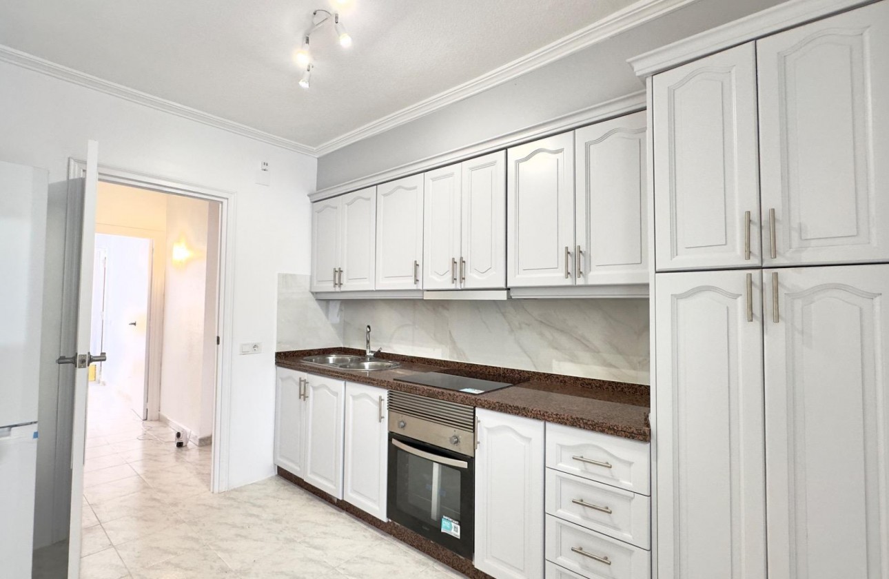 Resale - Apartment / flat - Torrevieja - Estacion de autobuses