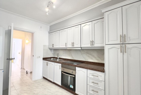 Resale - Apartment / flat - Torrevieja - Estacion de autobuses