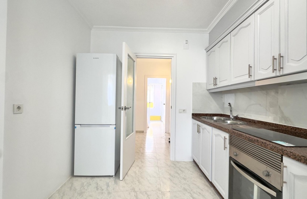 Resale - Apartment / flat - Torrevieja - Estacion de autobuses