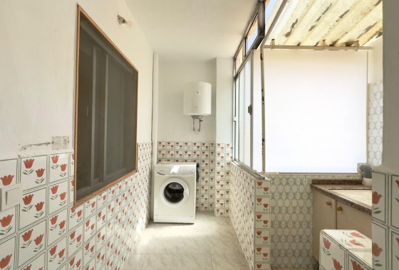 Resale - Apartment / flat - Torrevieja - Estacion de autobuses