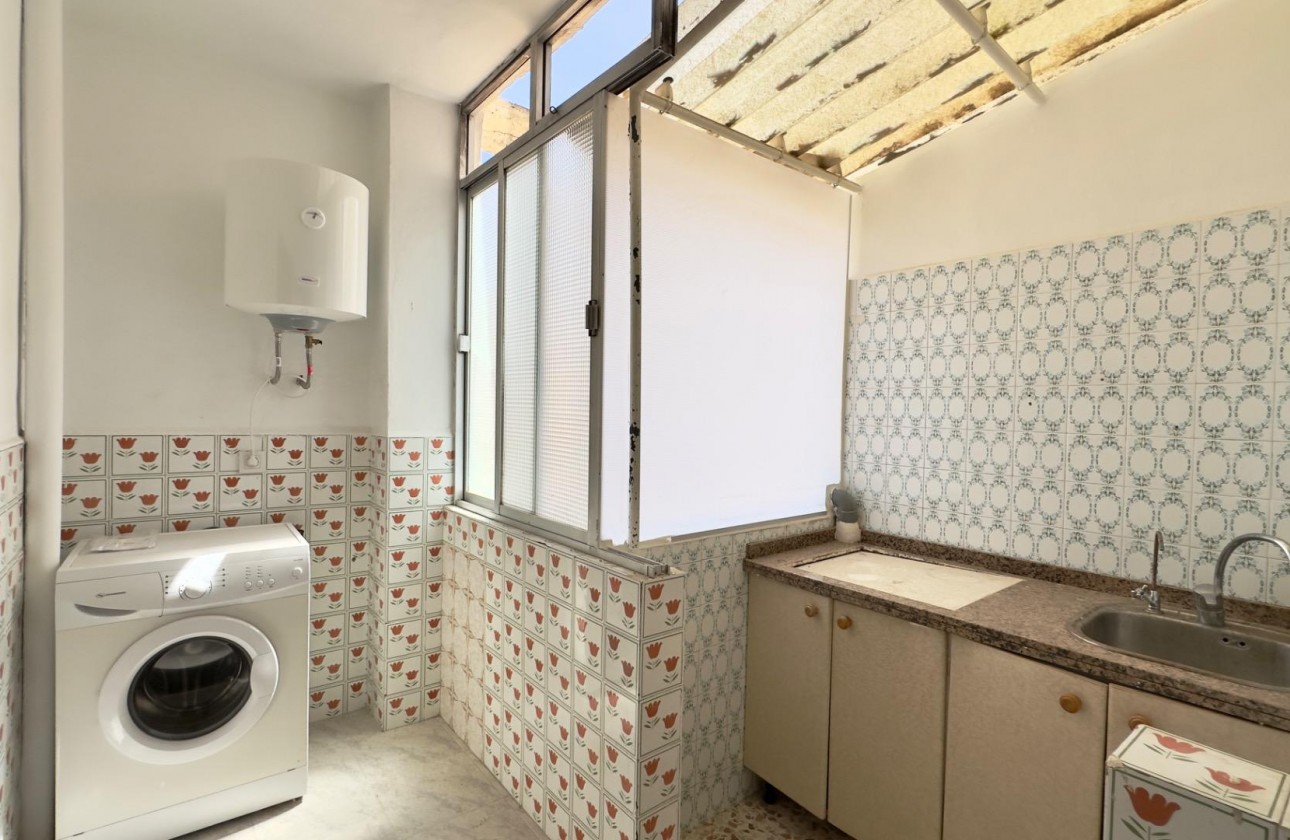 Resale - Apartment / flat - Torrevieja - Estacion de autobuses