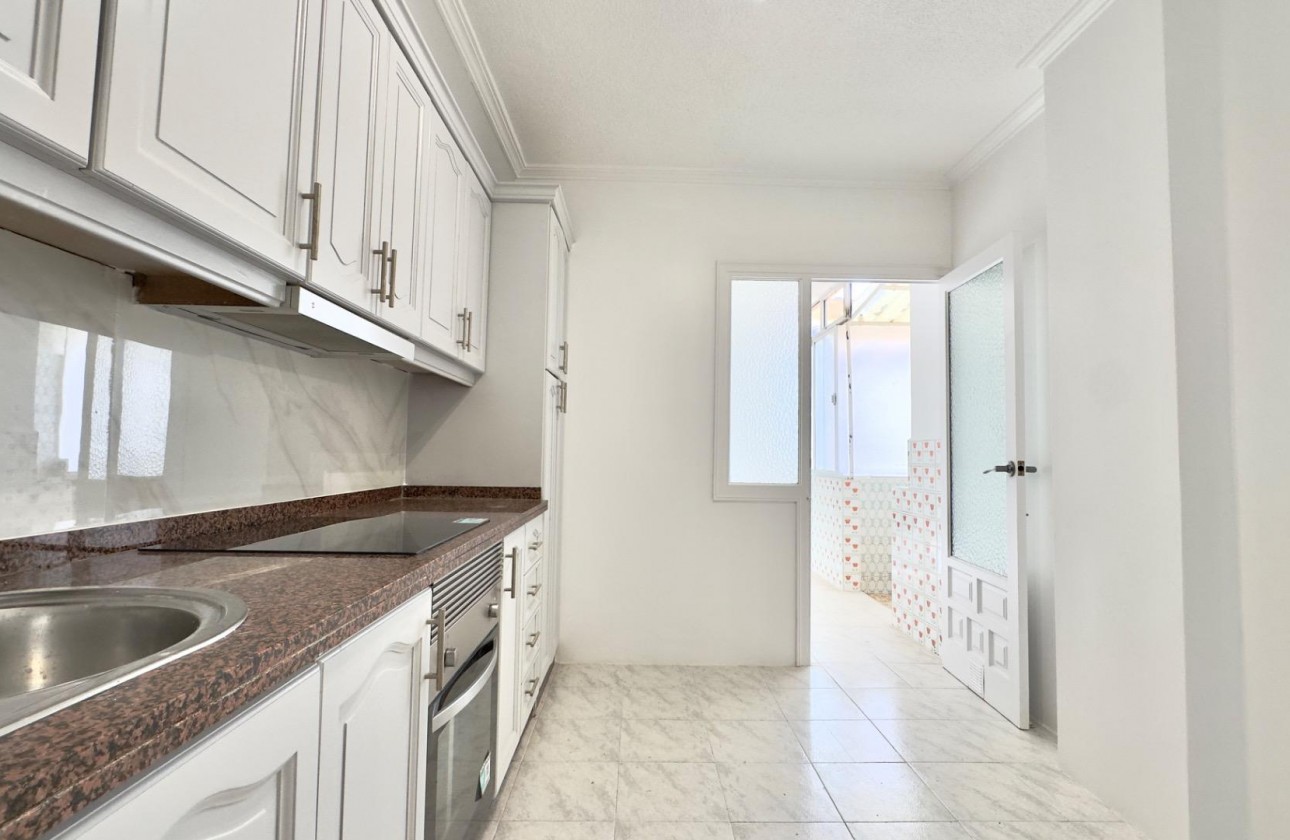 Resale - Apartment / flat - Torrevieja - Estacion de autobuses