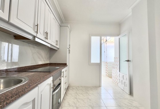 Resale - Apartment / flat - Torrevieja - Estacion de autobuses