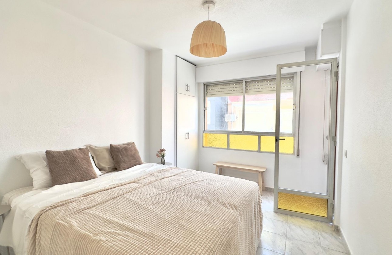 Resale - Apartment / flat - Torrevieja - Estacion de autobuses