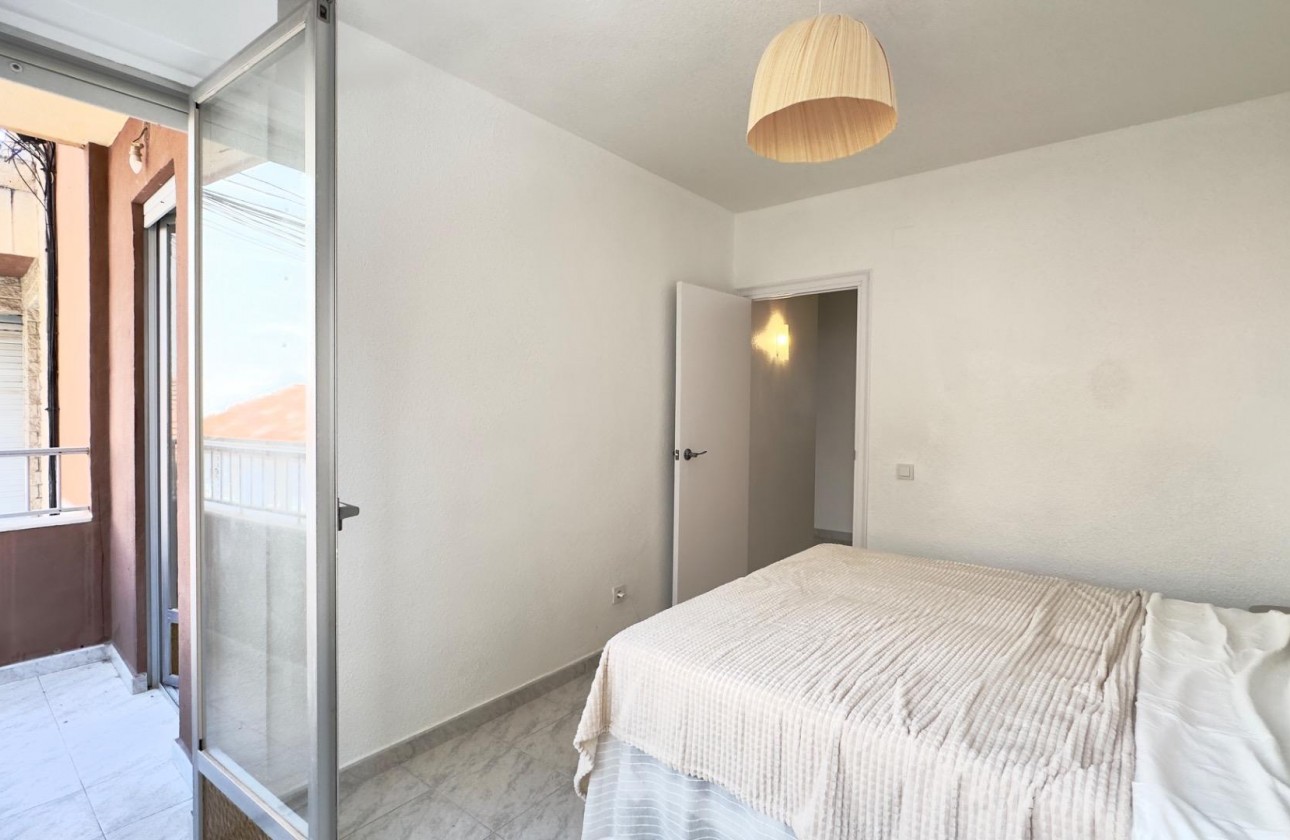 Resale - Apartment / flat - Torrevieja - Estacion de autobuses