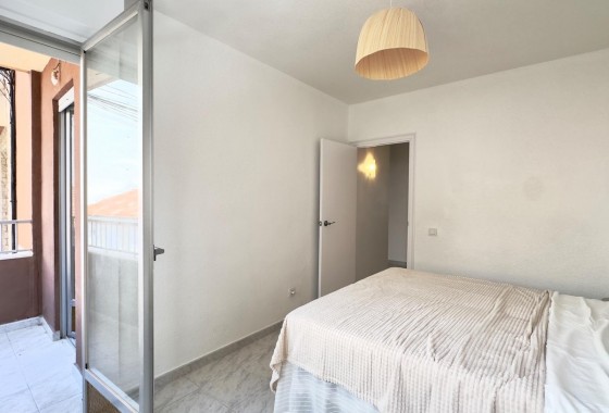 Resale - Apartment / flat - Torrevieja - Estacion de autobuses
