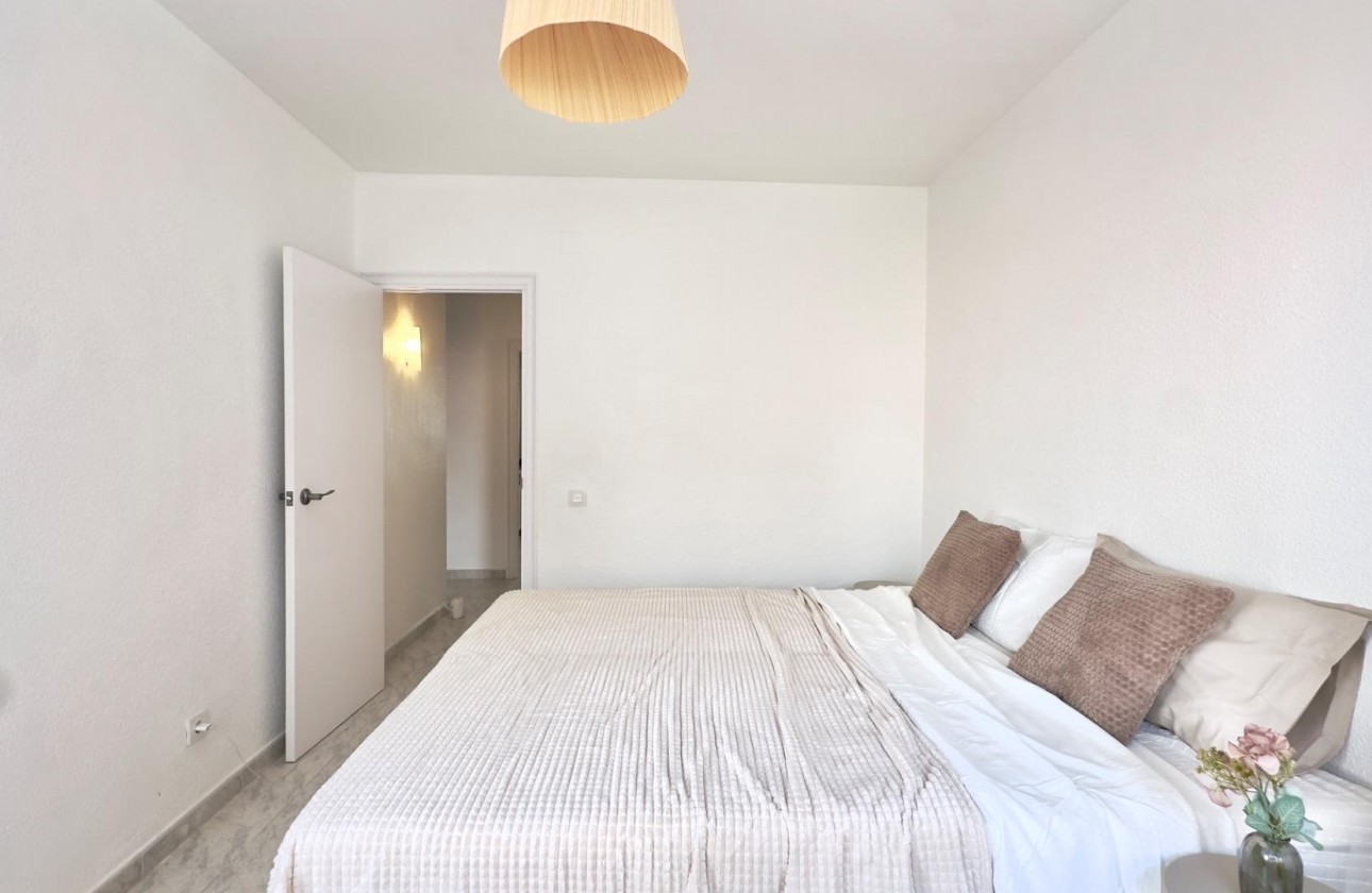 Resale - Apartment / flat - Torrevieja - Estacion de autobuses