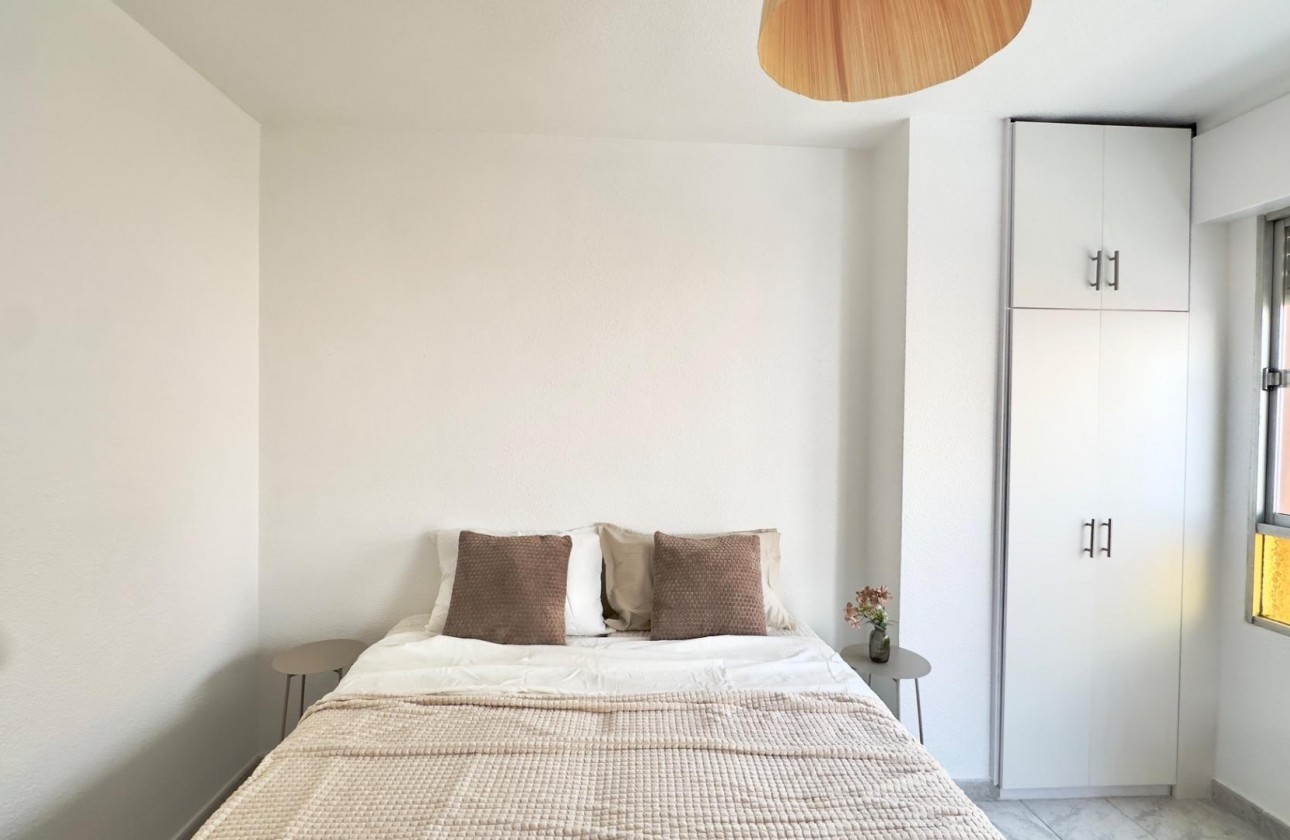 Resale - Apartment / flat - Torrevieja - Estacion de autobuses