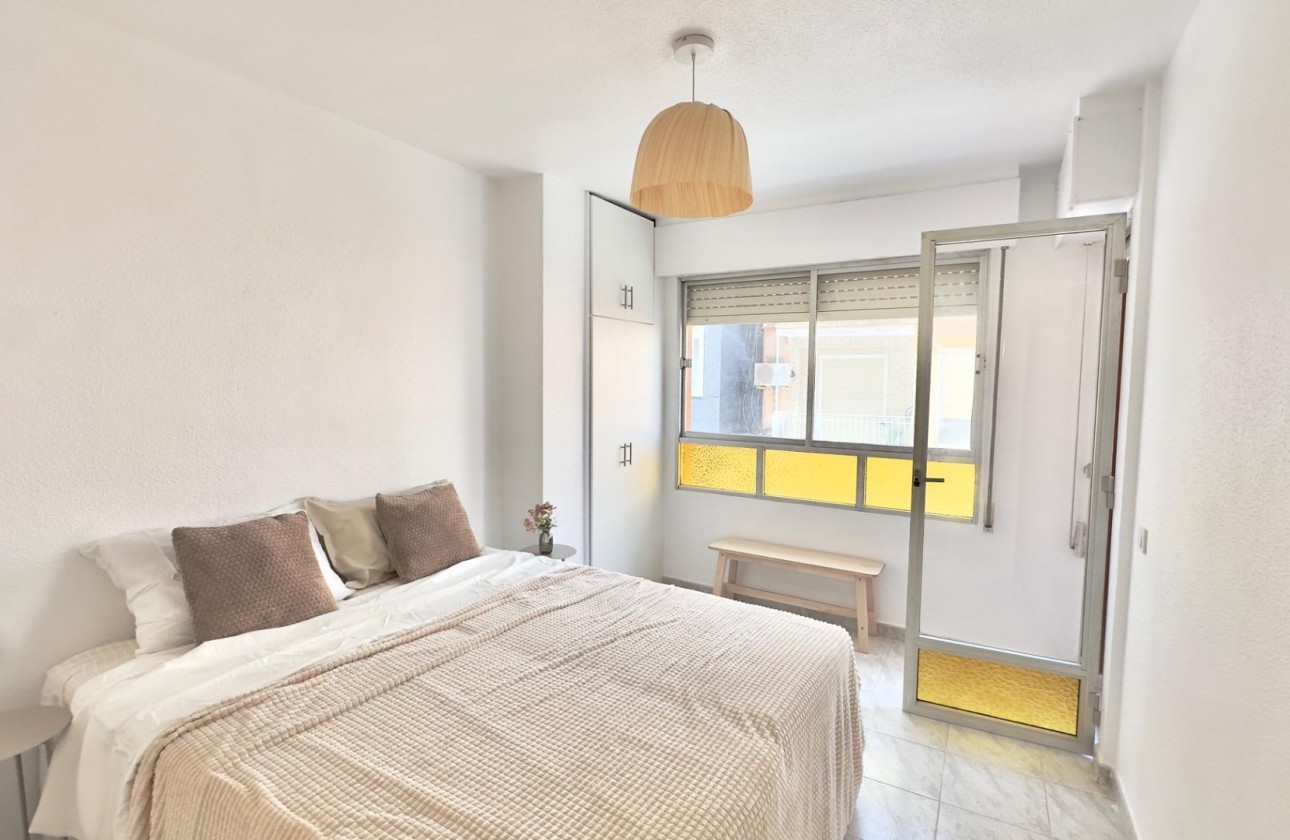 Resale - Apartment / flat - Torrevieja - Estacion de autobuses