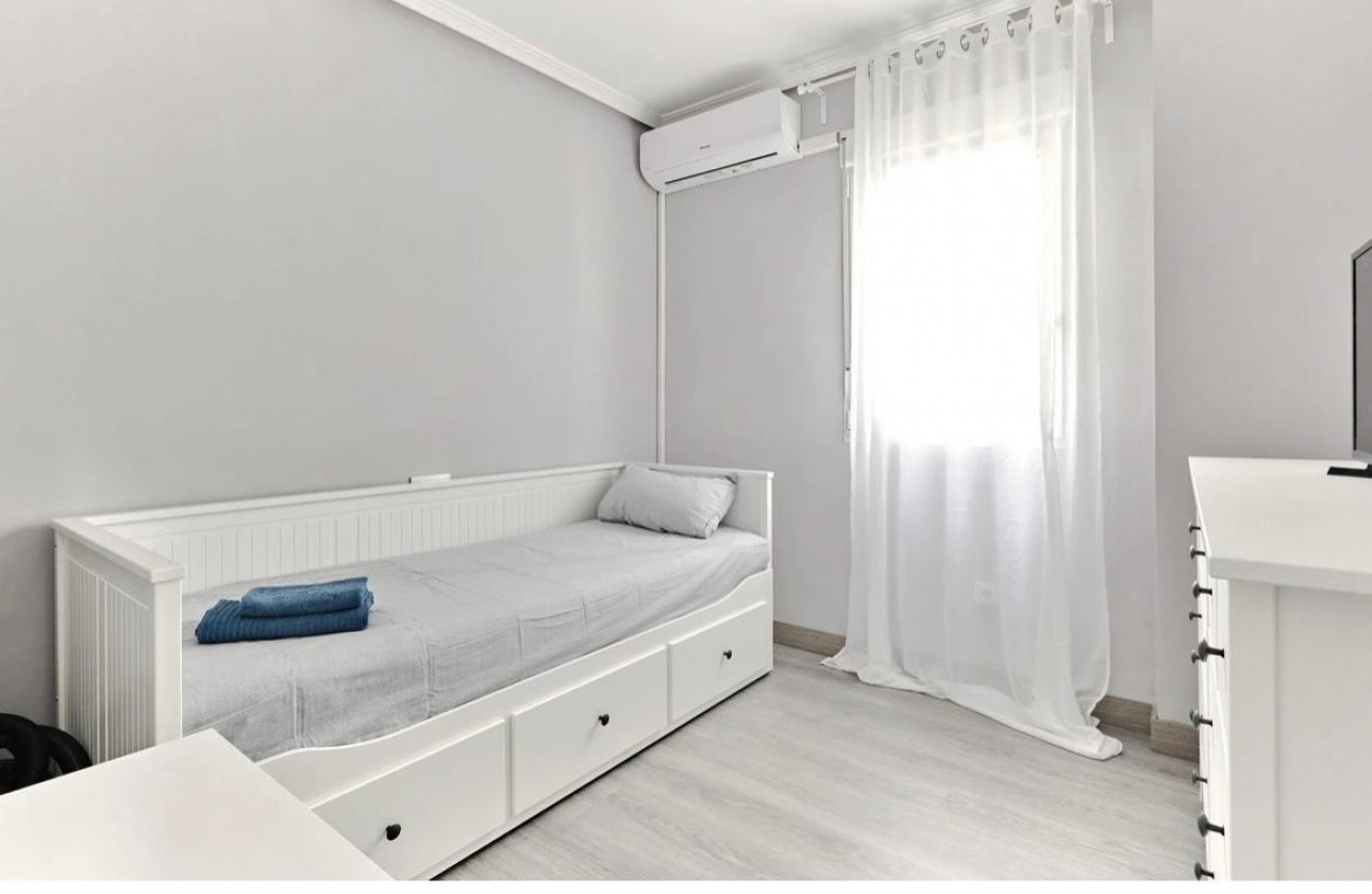 Resale - Apartment / flat - Torrevieja - Centro