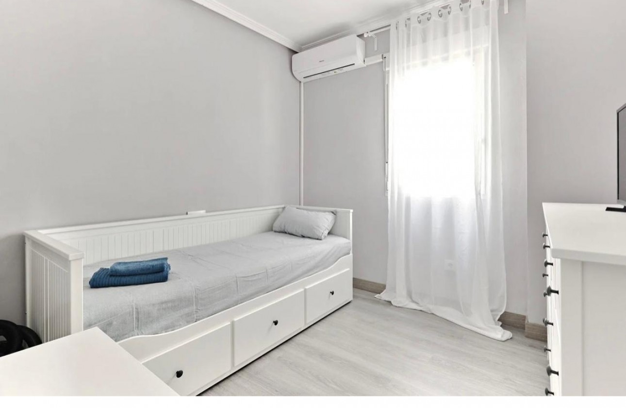 Resale - Apartment / flat - Torrevieja - Centro