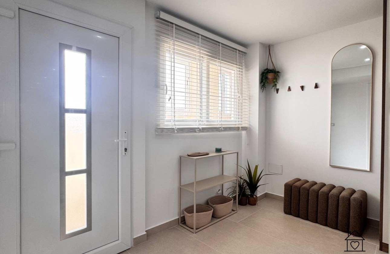 Reventa - Apartamento / piso - Torrevieja - El Acequión - Los Náufragos