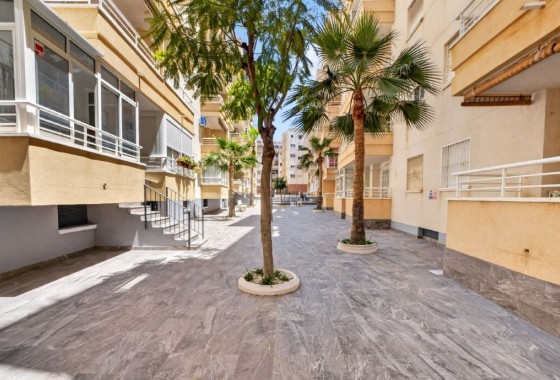 Resale - Apartment / flat - Torrevieja - Costa Blanca
