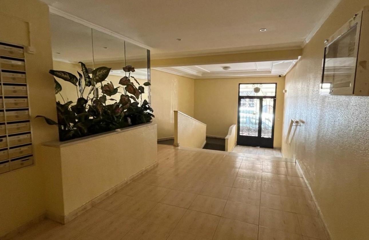Resale - Apartment / flat - Torrevieja - Costa Blanca