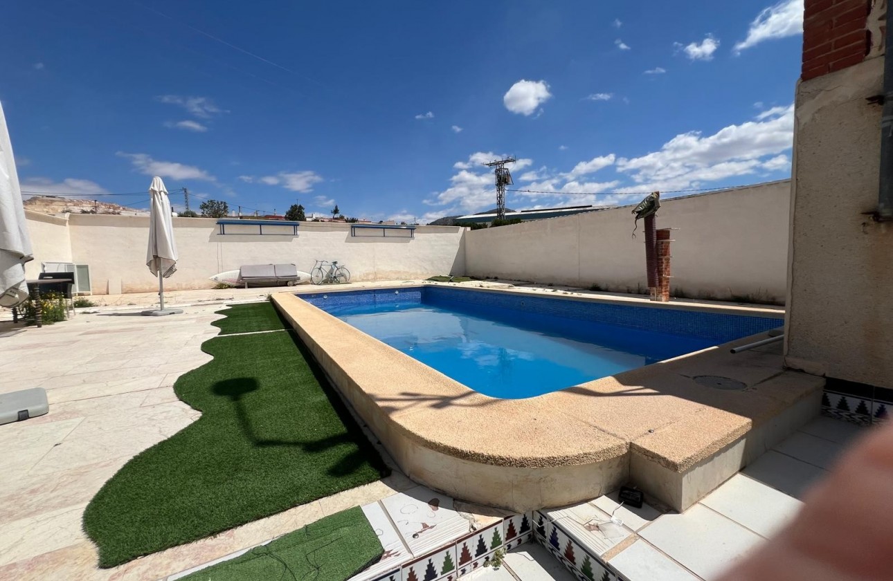 Reventa - Property - Algueña - Inland