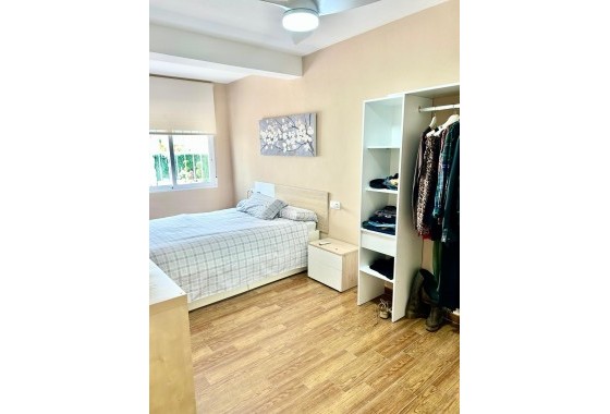 Resale - Apartment / flat - Torrevieja - Sector 25