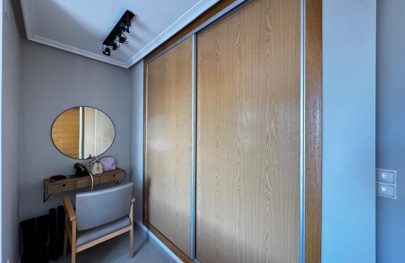 Resale - Apartment / flat - Torrevieja - Playa del Cura