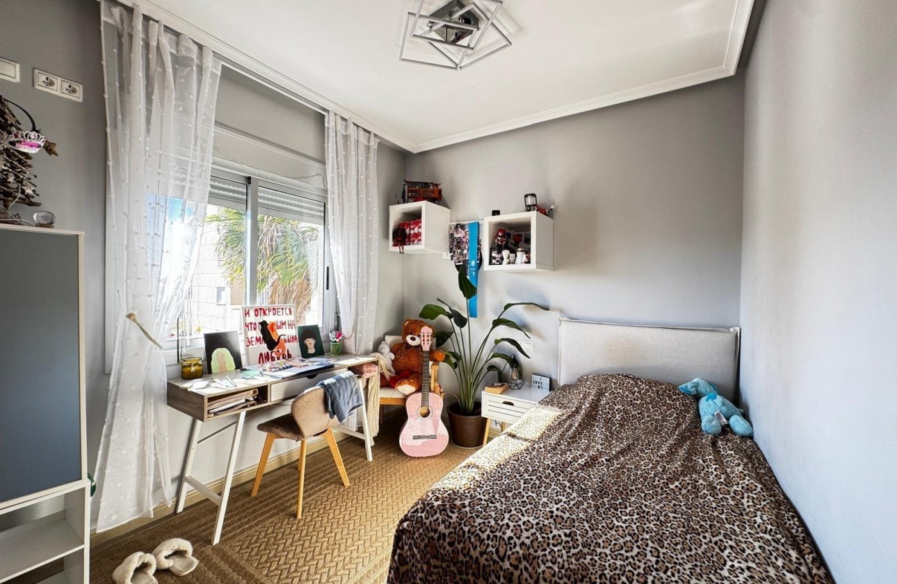 Resale - Apartment / flat - Torrevieja - Playa del Cura