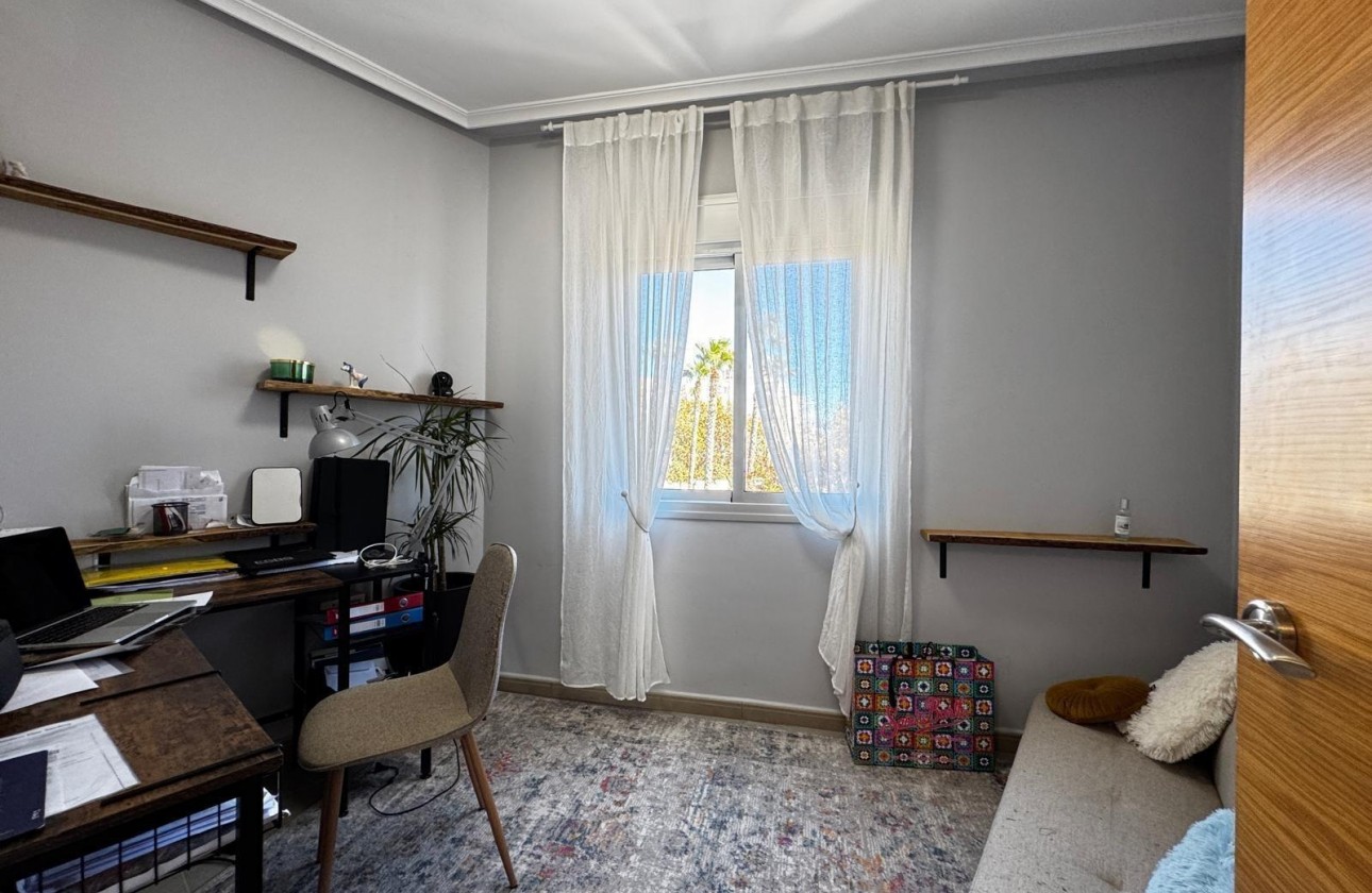 Resale - Apartment / flat - Torrevieja - Playa del Cura